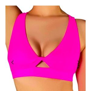 EUC - Cleo The Hurricane Essential Fawnia Twist Top